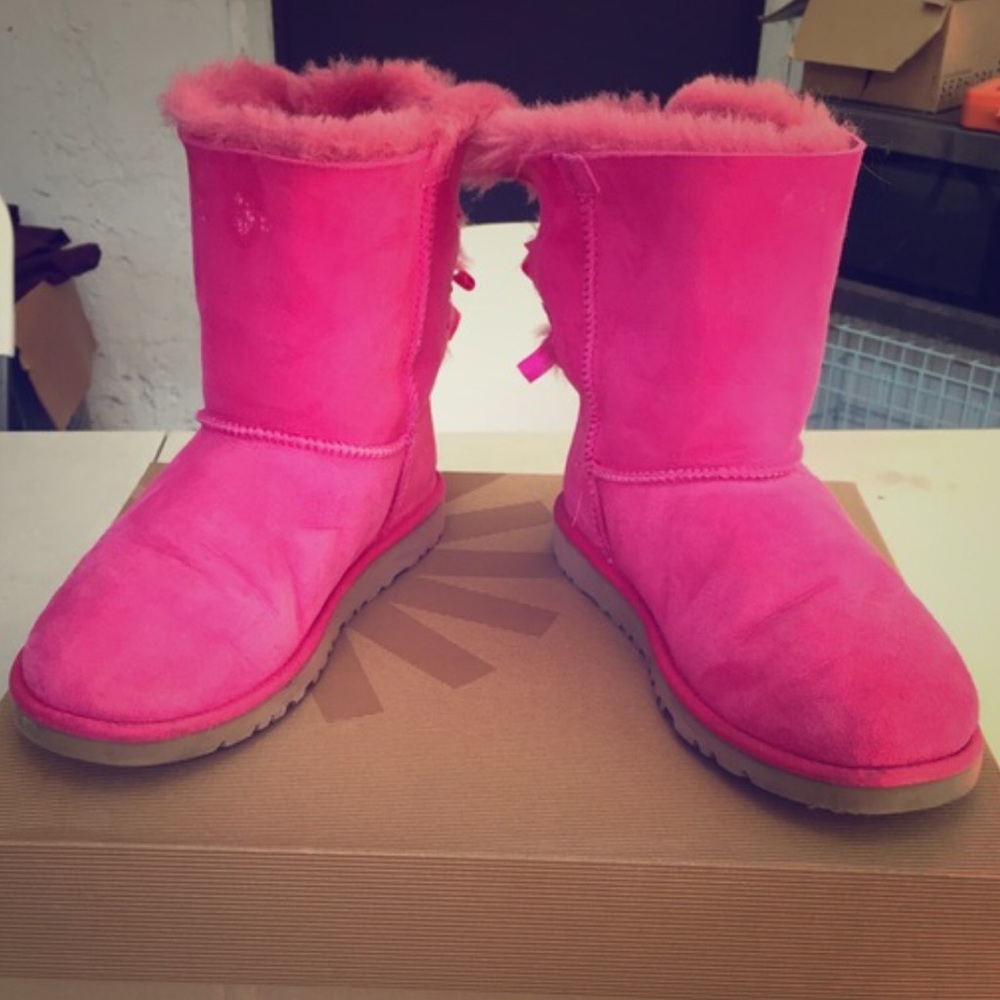 PINK BAILEY BOW UGGS